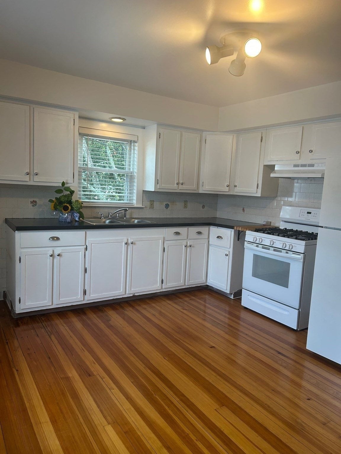 23 Roundy St #2, Beverly, MA, 23 Roundy St #2, Beverly, MA Photo #2
