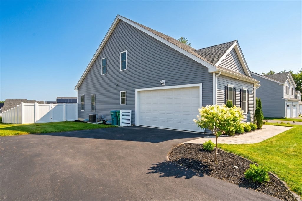 208 Crownshield Ave 208