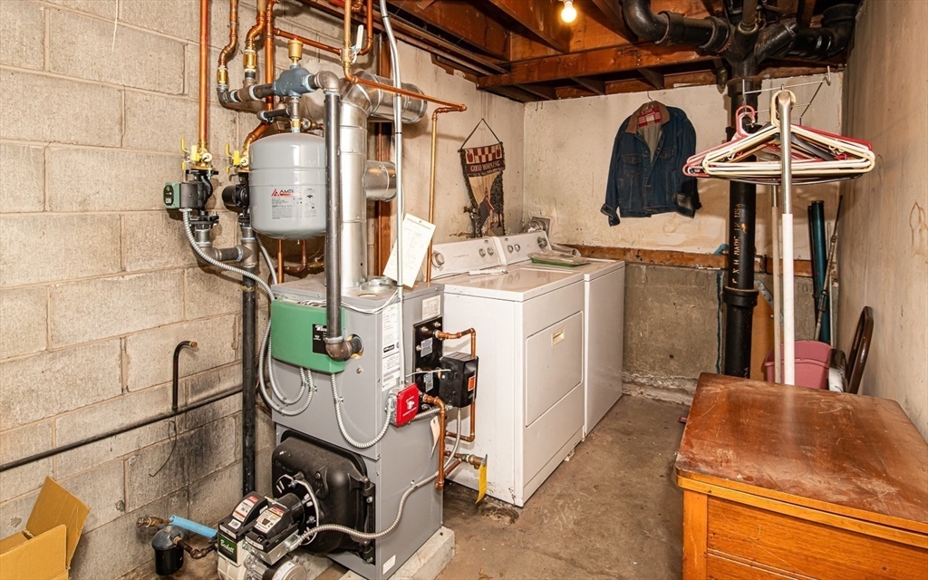 North Andover, Massachusetts 01845, United States, 3 Bedrooms Bedrooms, ,3 BathroomsBathrooms,Residential,Pending,117839