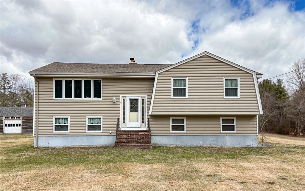 North Andover, Massachusetts 01845, United States, 3 Bedrooms Bedrooms, ,3 BathroomsBathrooms,Residential,Pending,117839