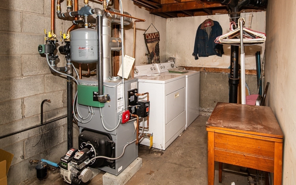 North Andover, Massachusetts 01845, United States, 3 Bedrooms Bedrooms, ,3 BathroomsBathrooms,Residential,Pending,117839