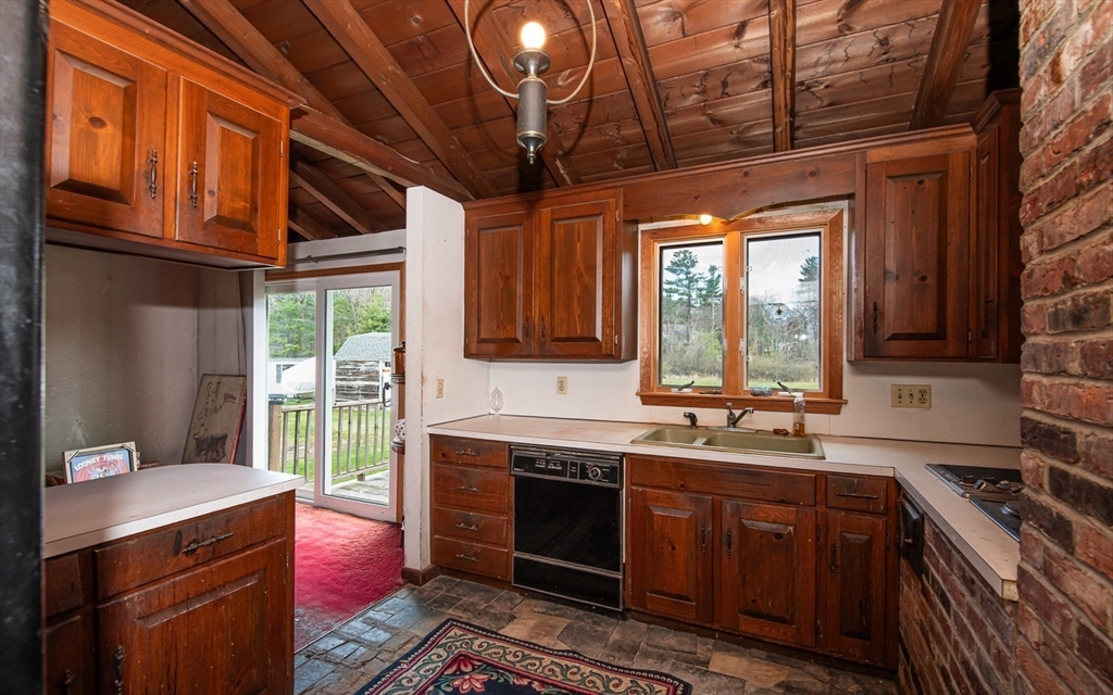 North Andover, Massachusetts 01845, United States, 3 Bedrooms Bedrooms, ,3 BathroomsBathrooms,Residential,Pending,117839