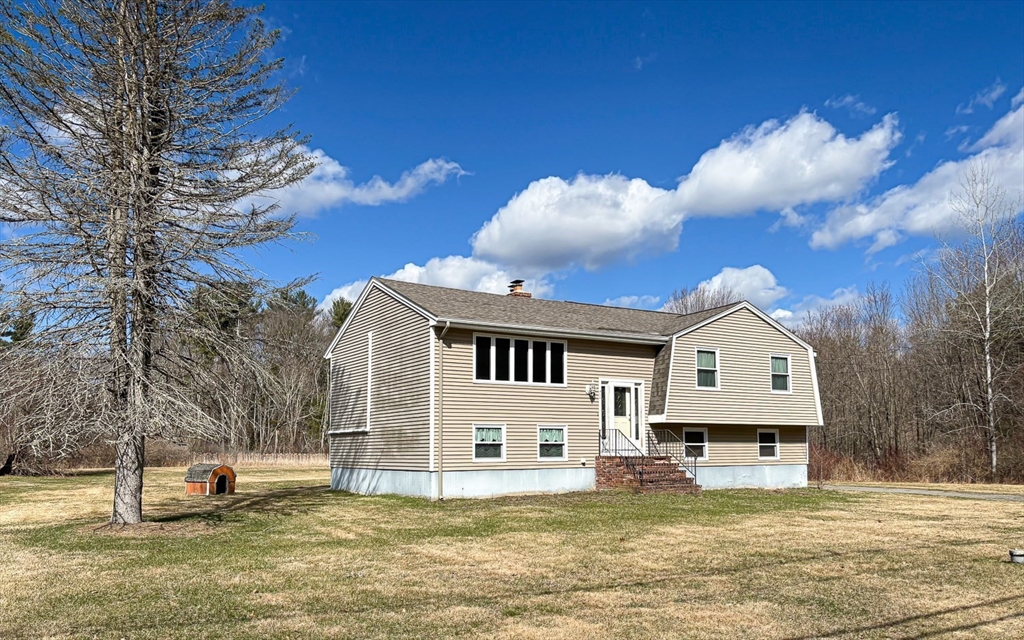 North Andover, Massachusetts 01845, United States, 3 Bedrooms Bedrooms, ,3 BathroomsBathrooms,Residential,Pending,117839
