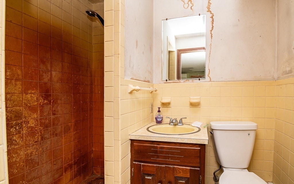 North Andover, Massachusetts 01845, United States, 3 Bedrooms Bedrooms, ,3 BathroomsBathrooms,Residential,Pending,117839