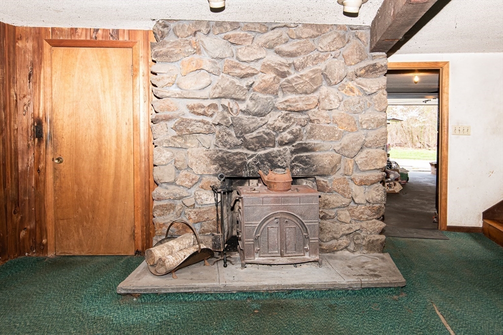 North Andover, Massachusetts 01845, United States, 3 Bedrooms Bedrooms, ,3 BathroomsBathrooms,Residential,Pending,117839