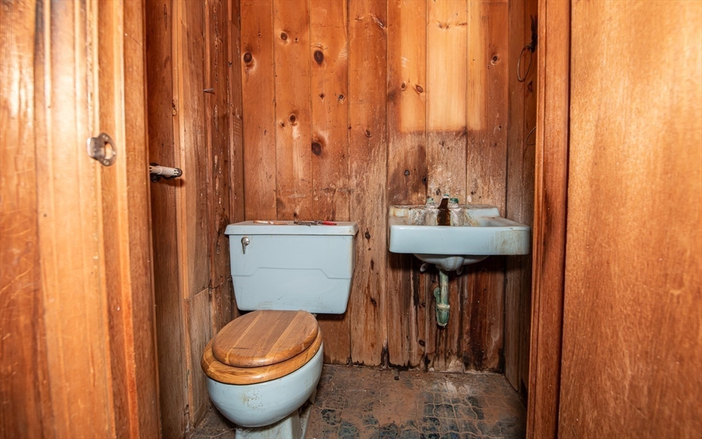 North Andover, Massachusetts 01845, United States, 3 Bedrooms Bedrooms, ,3 BathroomsBathrooms,Residential,Pending,117839