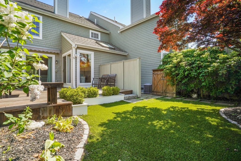 22 Floret Circle 22