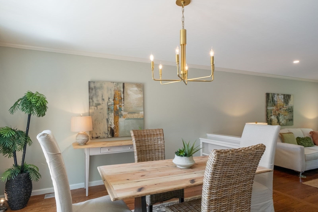 22 Floret Circle 22