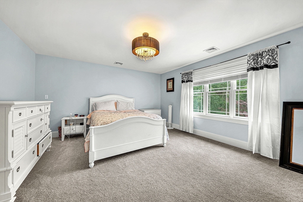 Norfolk, Massachusetts 02056, United States, 4 Bedrooms Bedrooms, ,6 BathroomsBathrooms,Residential,Active,167490