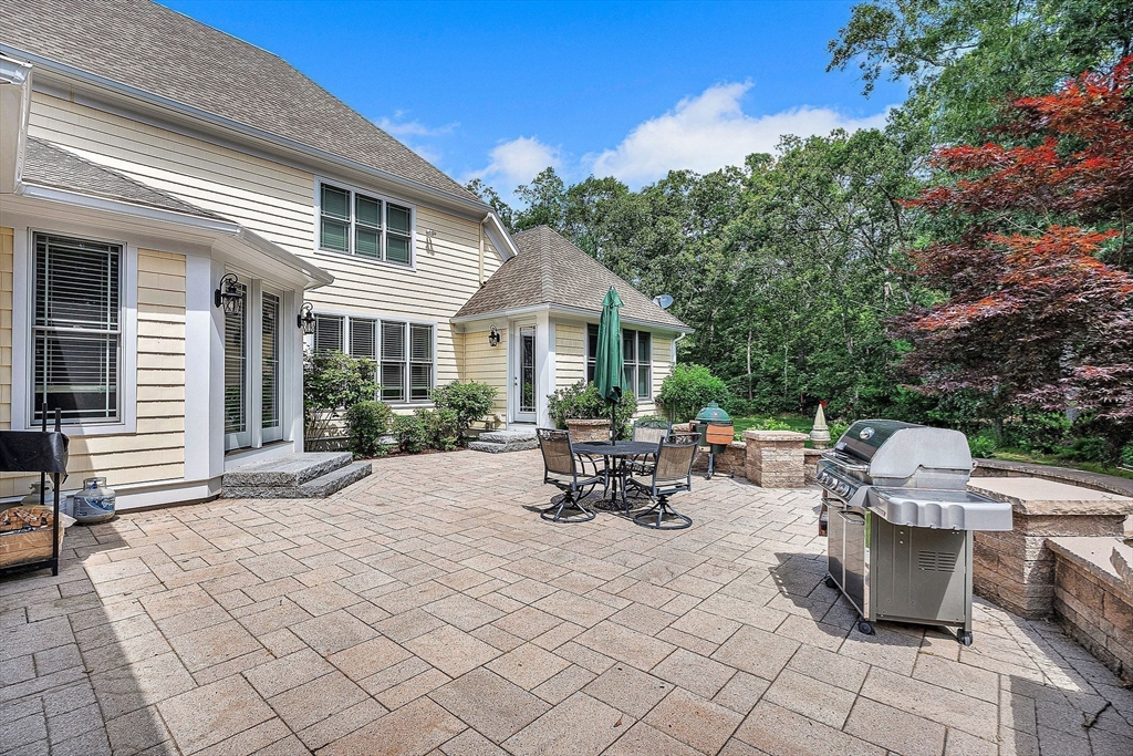 Norfolk, Massachusetts 02056, United States, 4 Bedrooms Bedrooms, ,6 BathroomsBathrooms,Residential,Active,167490