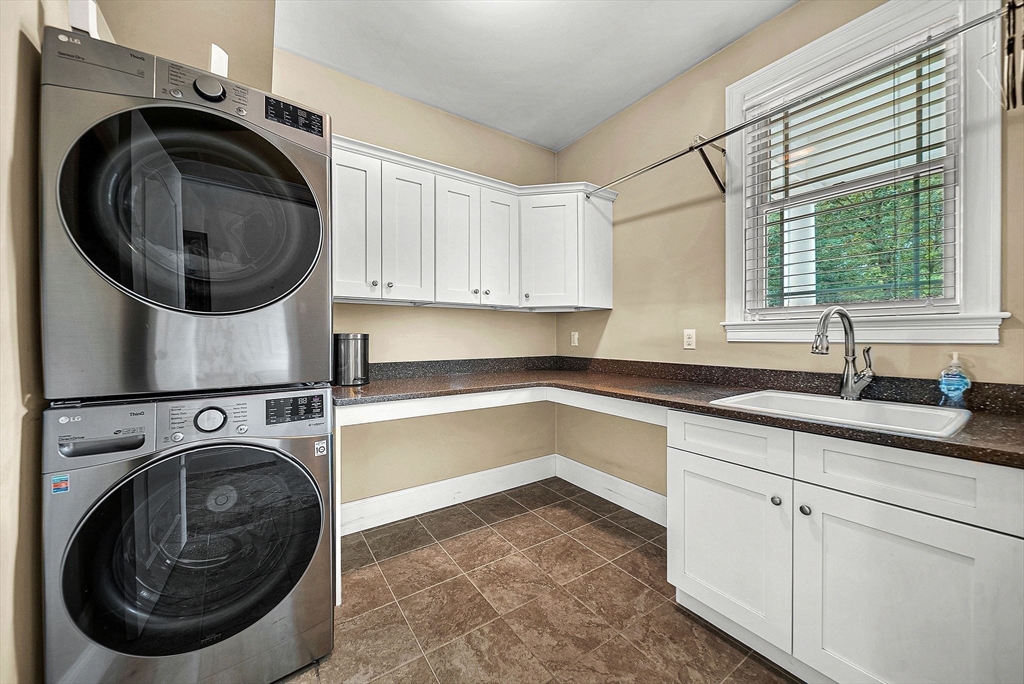 Norfolk, Massachusetts 02056, United States, 4 Bedrooms Bedrooms, ,6 BathroomsBathrooms,Residential,Active,167490