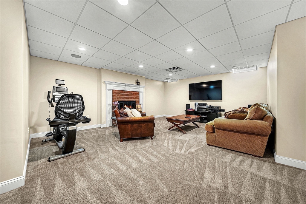 Norfolk, Massachusetts 02056, United States, 4 Bedrooms Bedrooms, ,6 BathroomsBathrooms,Residential,Active,167490