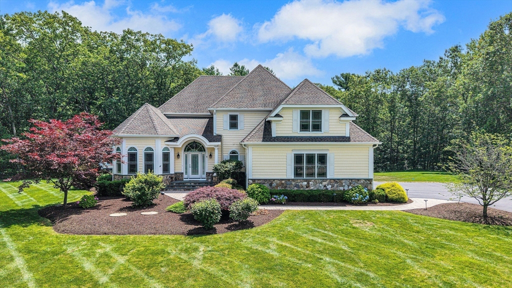 Norfolk, Massachusetts 02056, United States, 4 Bedrooms Bedrooms, ,6 BathroomsBathrooms,Residential,Active,167490