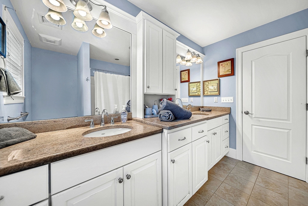 Norfolk, Massachusetts 02056, United States, 4 Bedrooms Bedrooms, ,6 BathroomsBathrooms,Residential,Active,167490