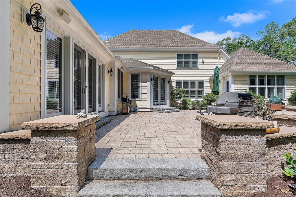 Norfolk, Massachusetts 02056, United States, 4 Bedrooms Bedrooms, ,6 BathroomsBathrooms,Residential,Active,167490