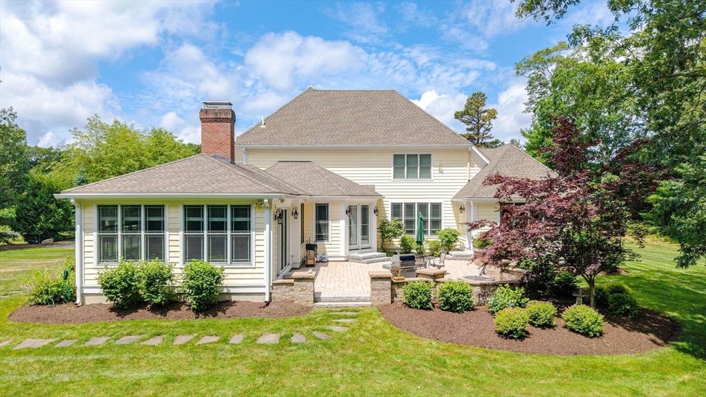 Norfolk, Massachusetts 02056, United States, 4 Bedrooms Bedrooms, ,6 BathroomsBathrooms,Residential,Active,167490