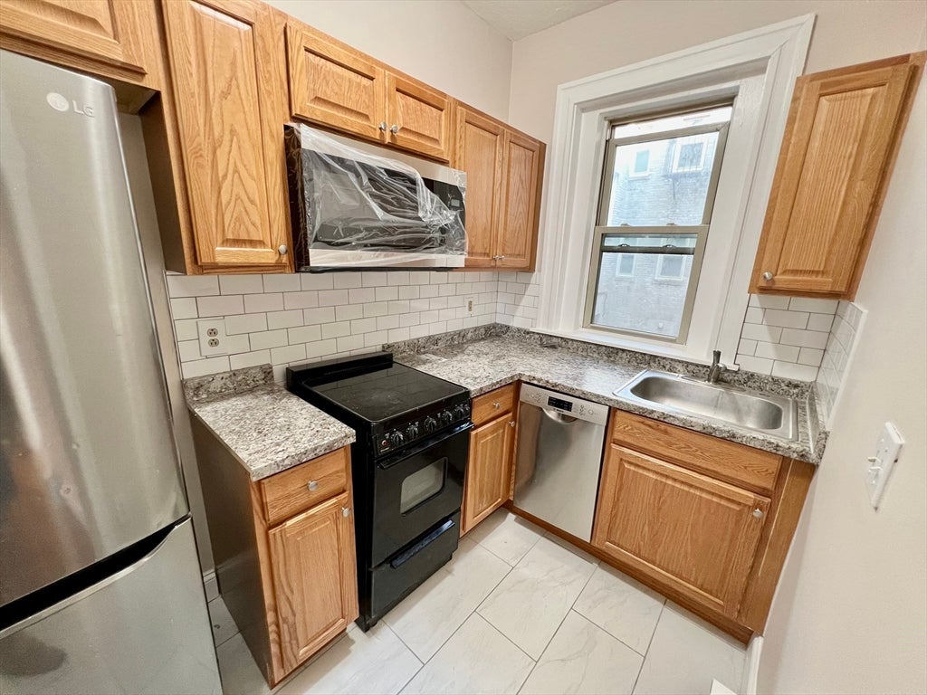 1669 Commonwealth Ave 3