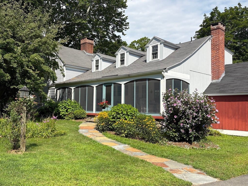 11 Green River Road