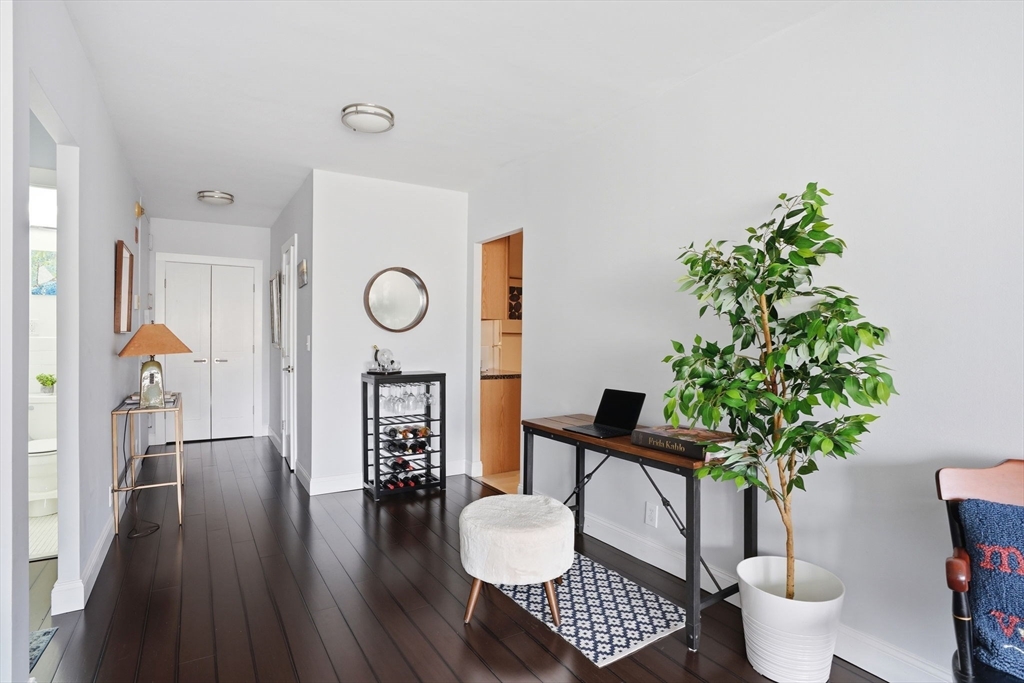 65 E India Row 14A