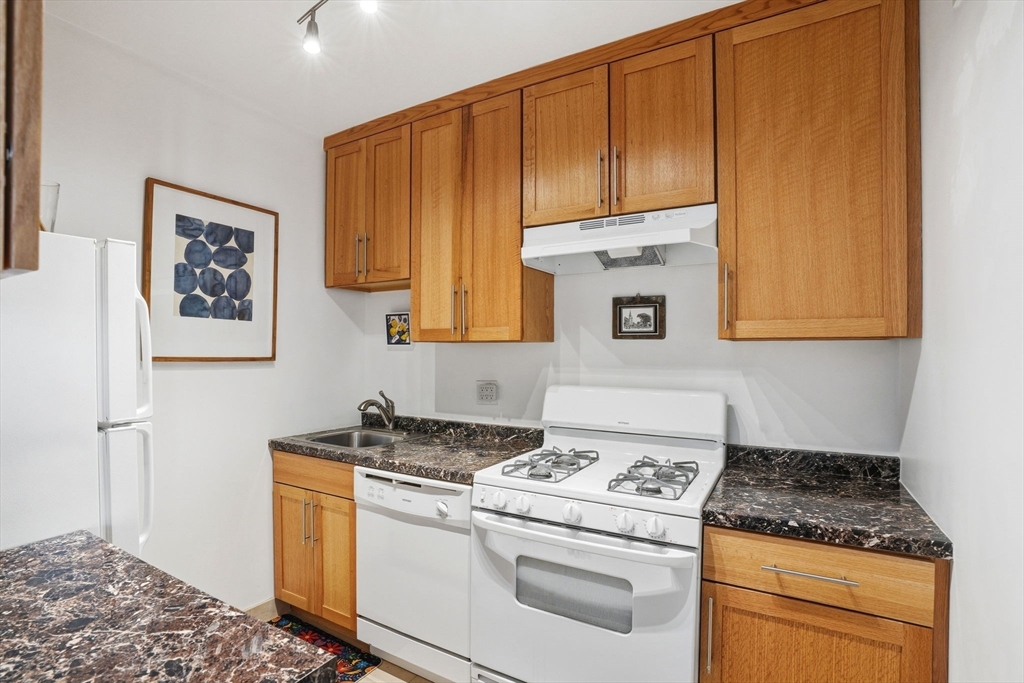 65 E India Row 14A