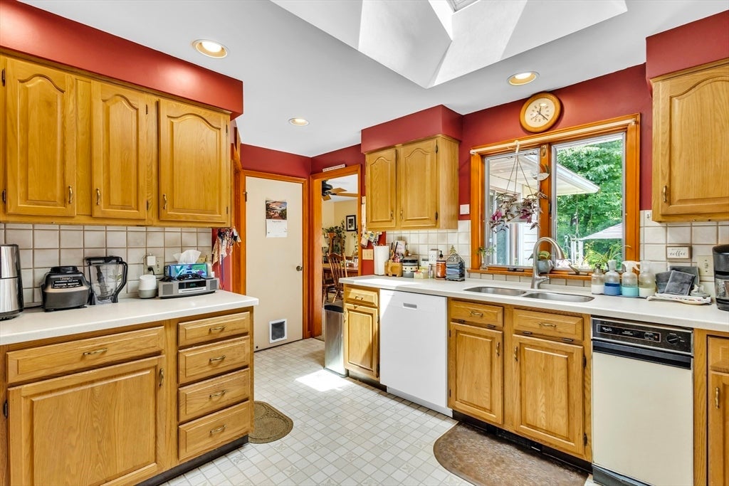 72 Powers Rd, Holden, MA Photo #11