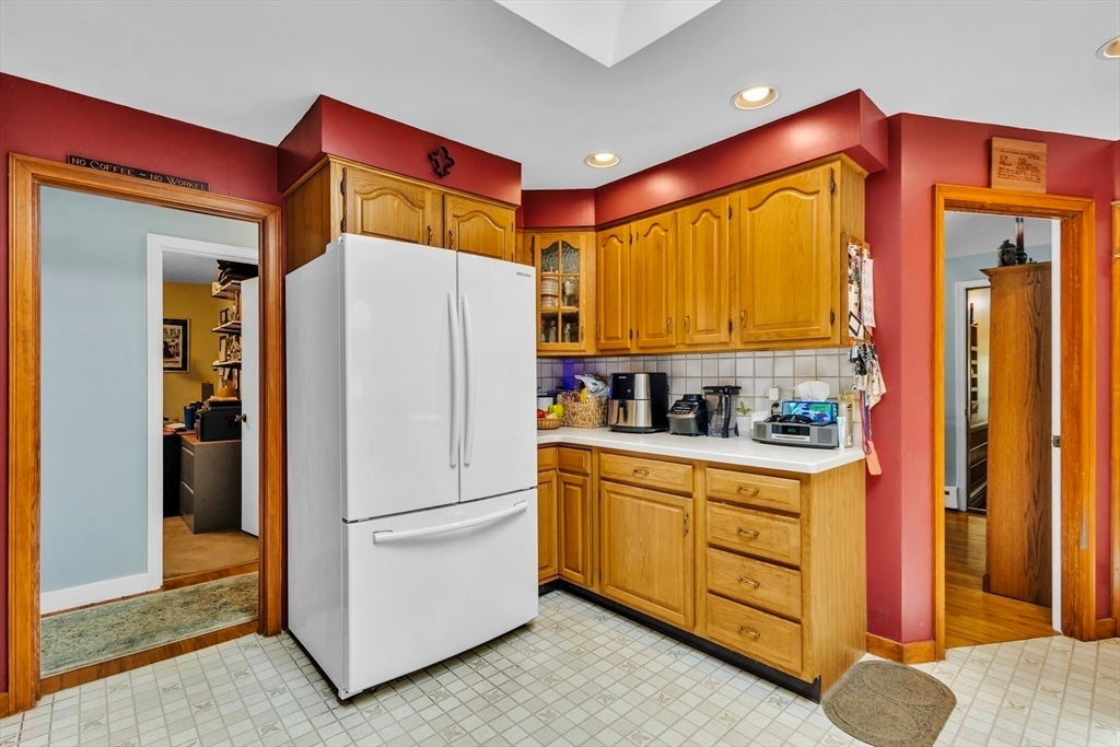 72 Powers Rd, Holden, MA Photo #12