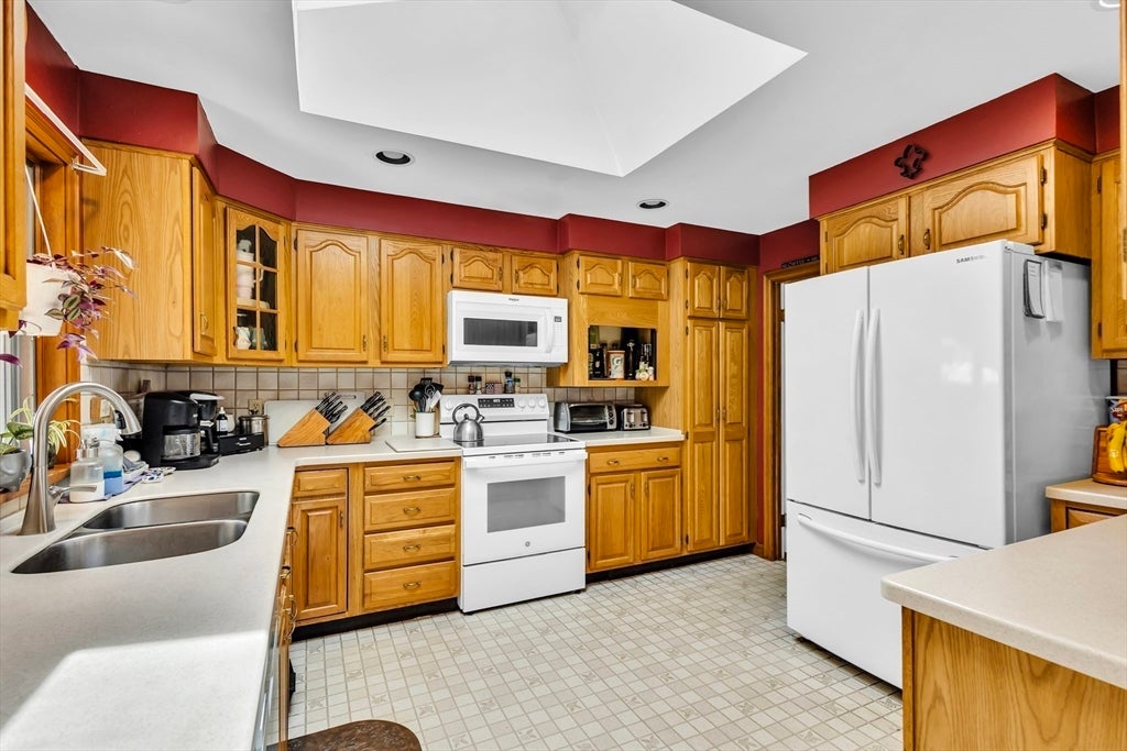 72 Powers Rd, Holden, MA Photo #10