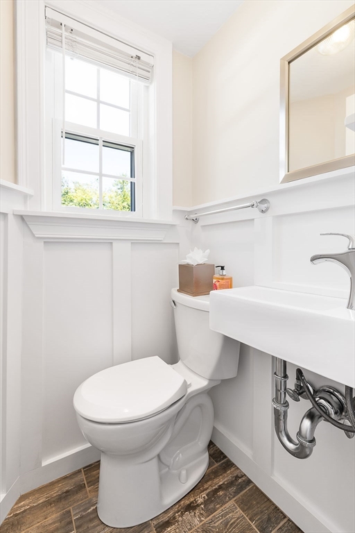 Boston, Massachusetts 02132, United States, 3 Bedrooms Bedrooms, ,2 BathroomsBathrooms,Residential,Pending,207717