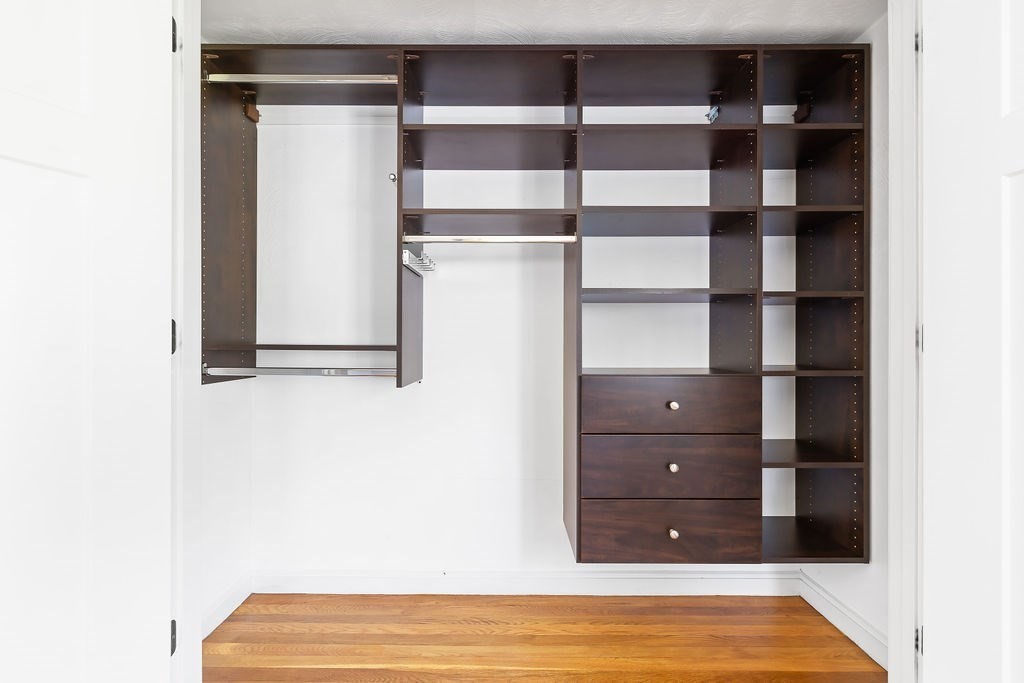 Boston, Massachusetts 02132, United States, 3 Bedrooms Bedrooms, ,2 BathroomsBathrooms,Residential,Pending,207717