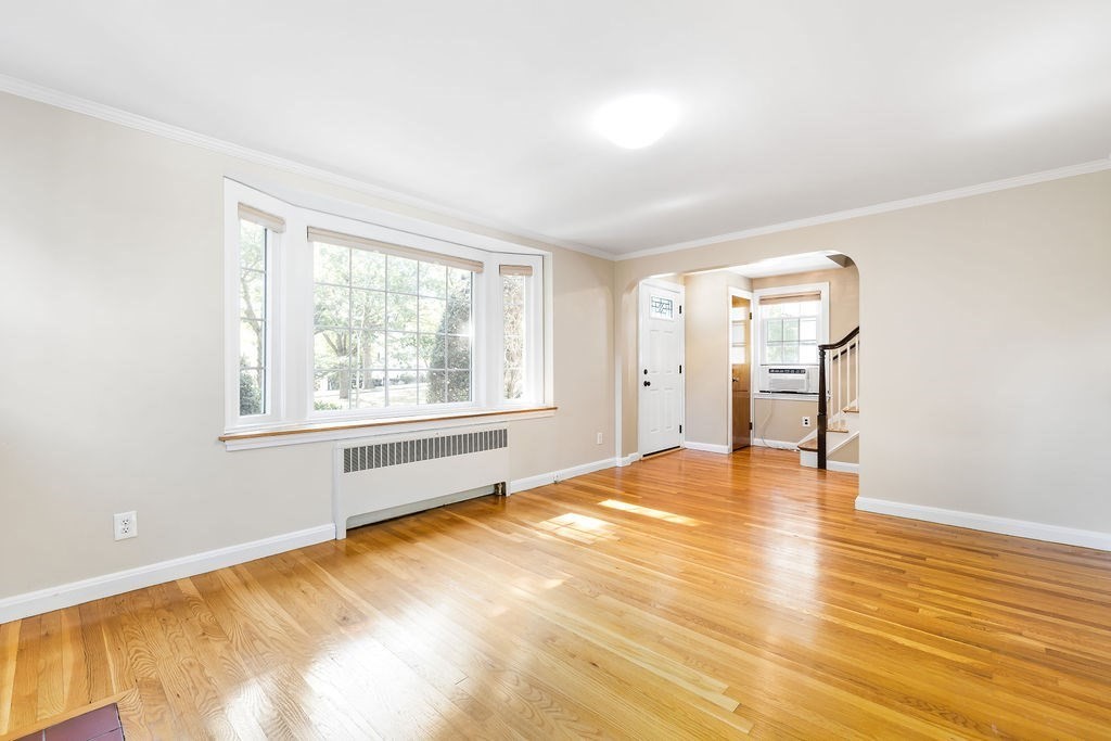 Boston, Massachusetts 02132, United States, 3 Bedrooms Bedrooms, ,2 BathroomsBathrooms,Residential,Pending,207717