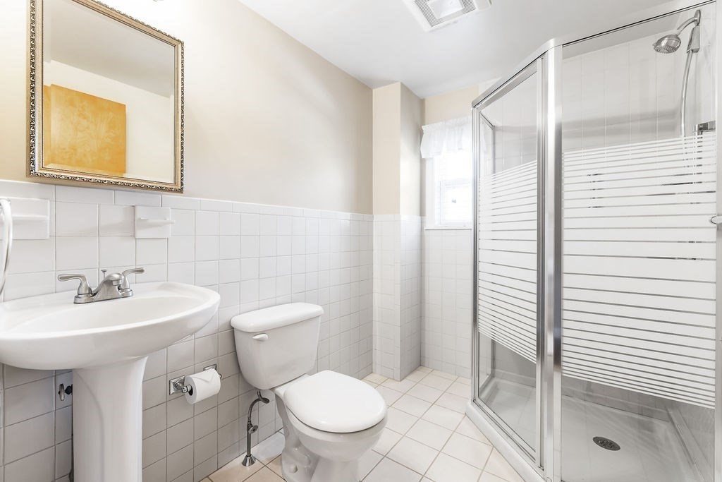 Boston, Massachusetts 02132, United States, 3 Bedrooms Bedrooms, ,2 BathroomsBathrooms,Residential,Pending,207717