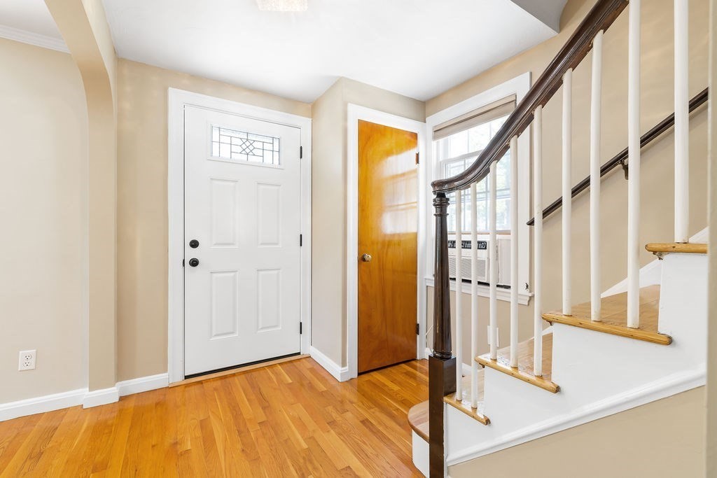 Boston, Massachusetts 02132, United States, 3 Bedrooms Bedrooms, ,2 BathroomsBathrooms,Residential,Pending,207717