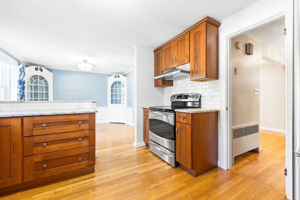 Boston, Massachusetts 02132, United States, 3 Bedrooms Bedrooms, ,2 BathroomsBathrooms,Residential,Pending,207717