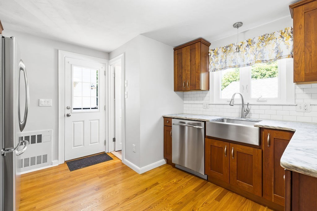 Boston, Massachusetts 02132, United States, 3 Bedrooms Bedrooms, ,2 BathroomsBathrooms,Residential,Pending,207717