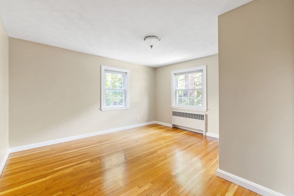 Boston, Massachusetts 02132, United States, 3 Bedrooms Bedrooms, ,2 BathroomsBathrooms,Residential,Pending,207717