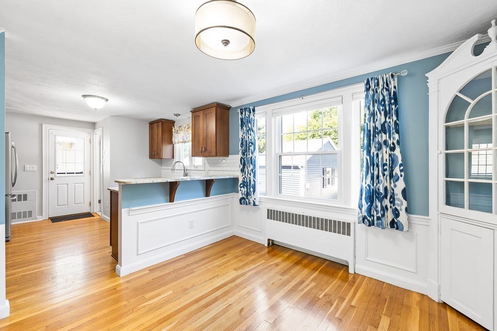 Boston, Massachusetts 02132, United States, 3 Bedrooms Bedrooms, ,2 BathroomsBathrooms,Residential,Pending,207717