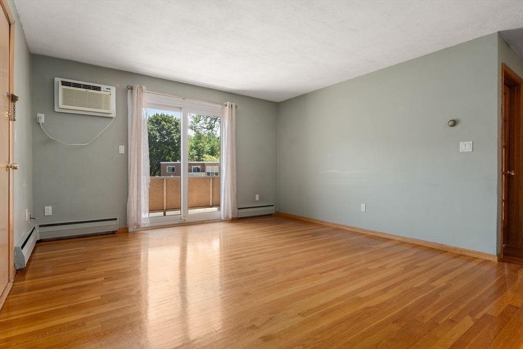 76 Lionel Ave. E