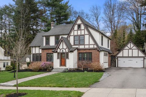 Photo of 19 Hancock Hill Dr, Worcester, MA 01609 (MLS # 73506731)