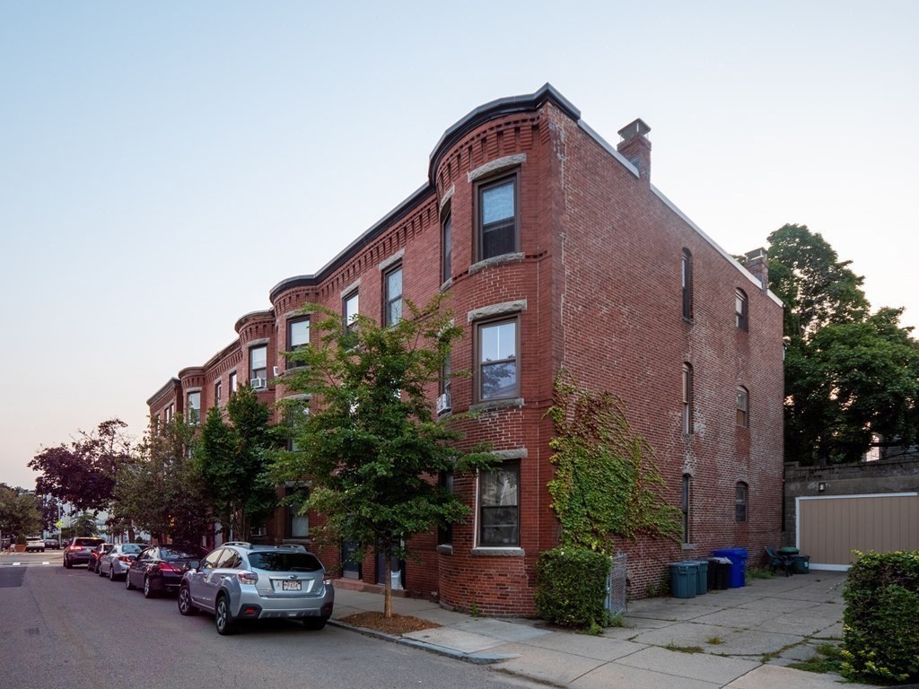 4 Saxton St