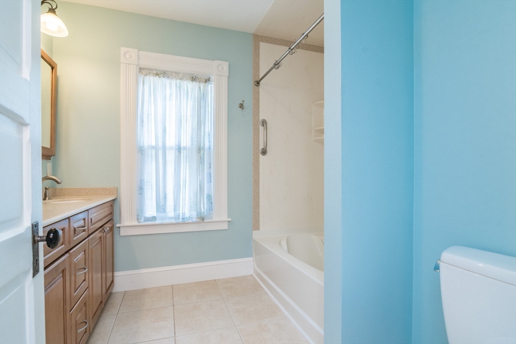 20 Woodlawn Pl, Longmeadow, MA, 20 Woodlawn Pl, Longmeadow, MA Photo #32