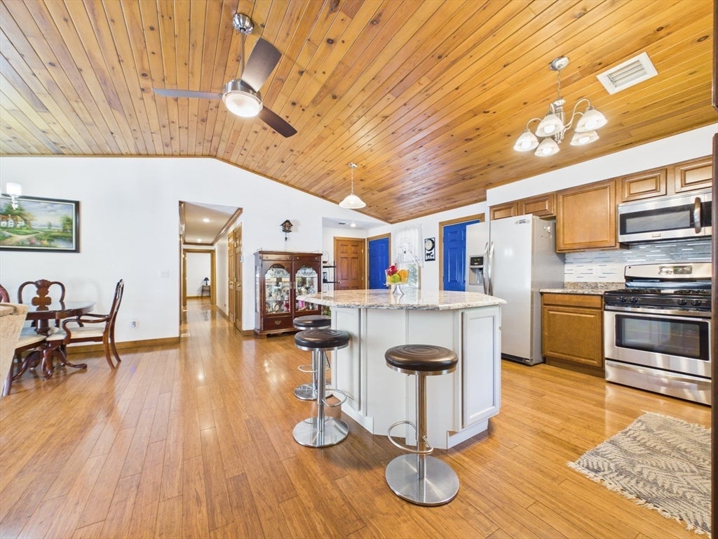 615 Taunton Ave