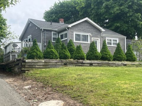 Photo of 3 Phillips Avenue, Saugus, MA 01906 (MLS # 73523108)