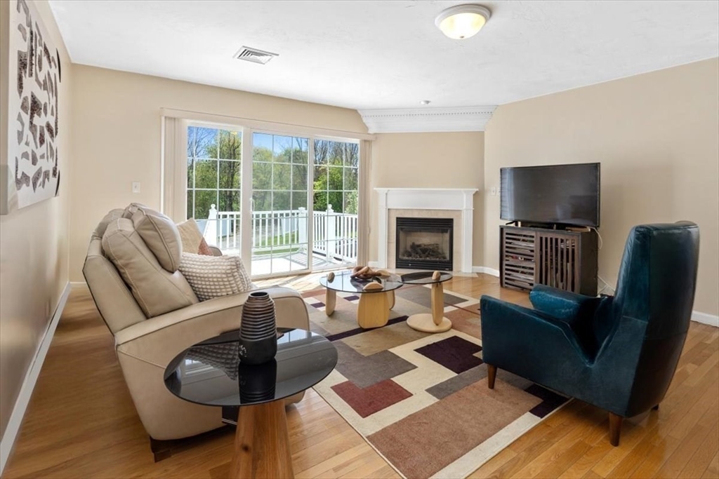 404 Regency Ln 404