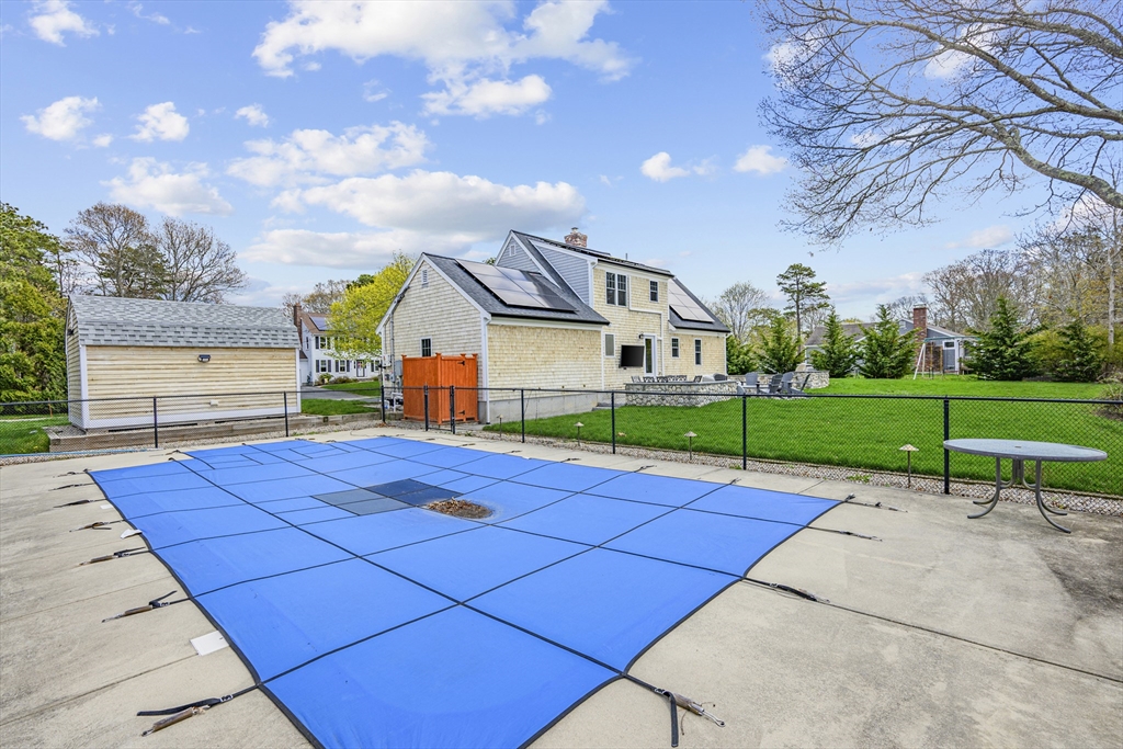 2 W Crossfield Rd