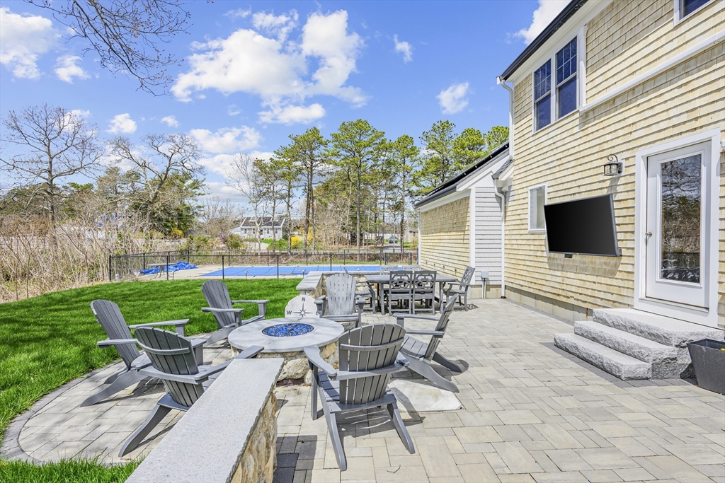 2 W Crossfield Rd