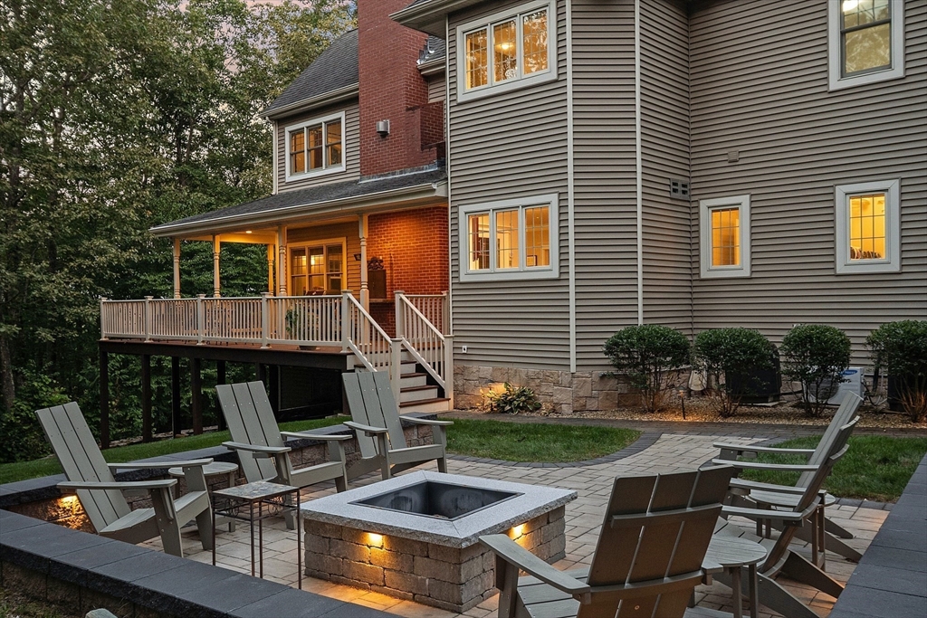 64 Acorn Dr