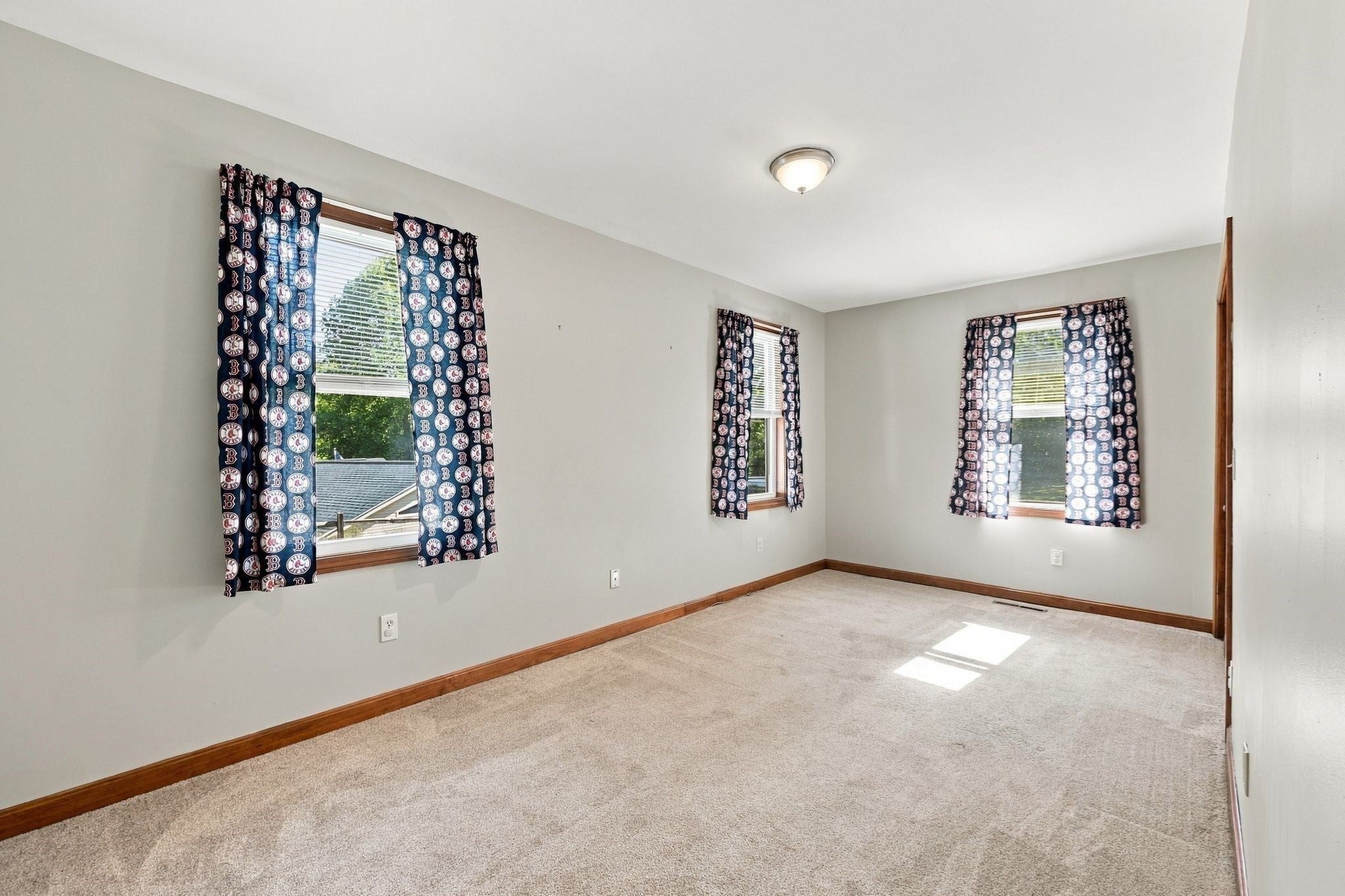 16 Oak St, Southwick, MA Photo #33