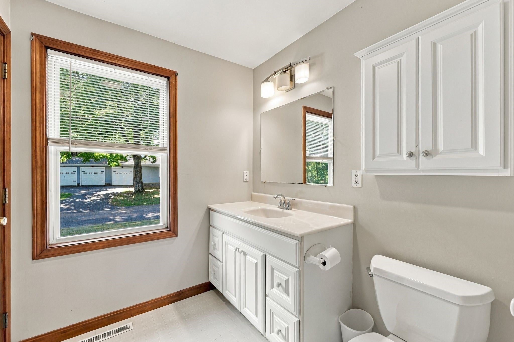 16 Oak St, Southwick, MA Photo #35