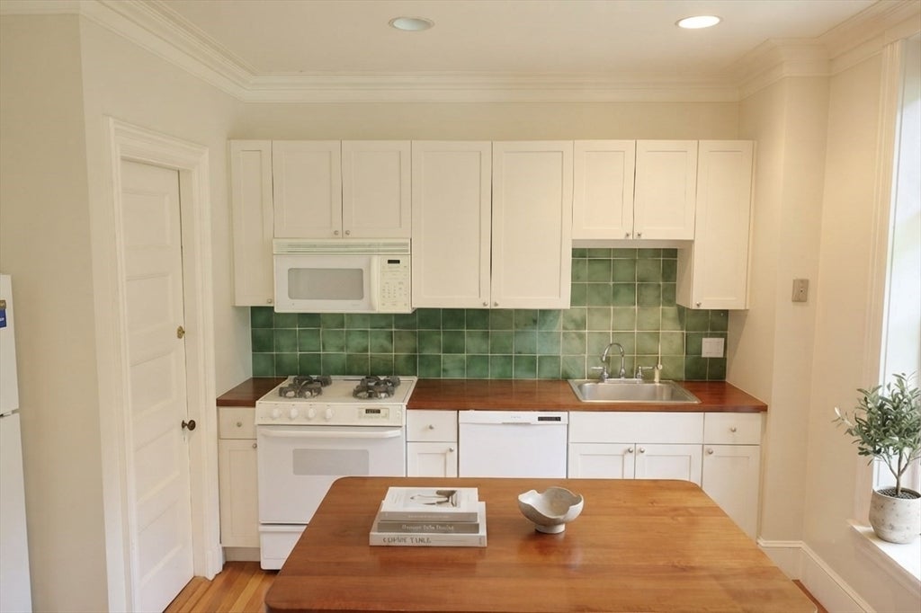 1514 Beacon St #36, Brookline, MA Photo #5
