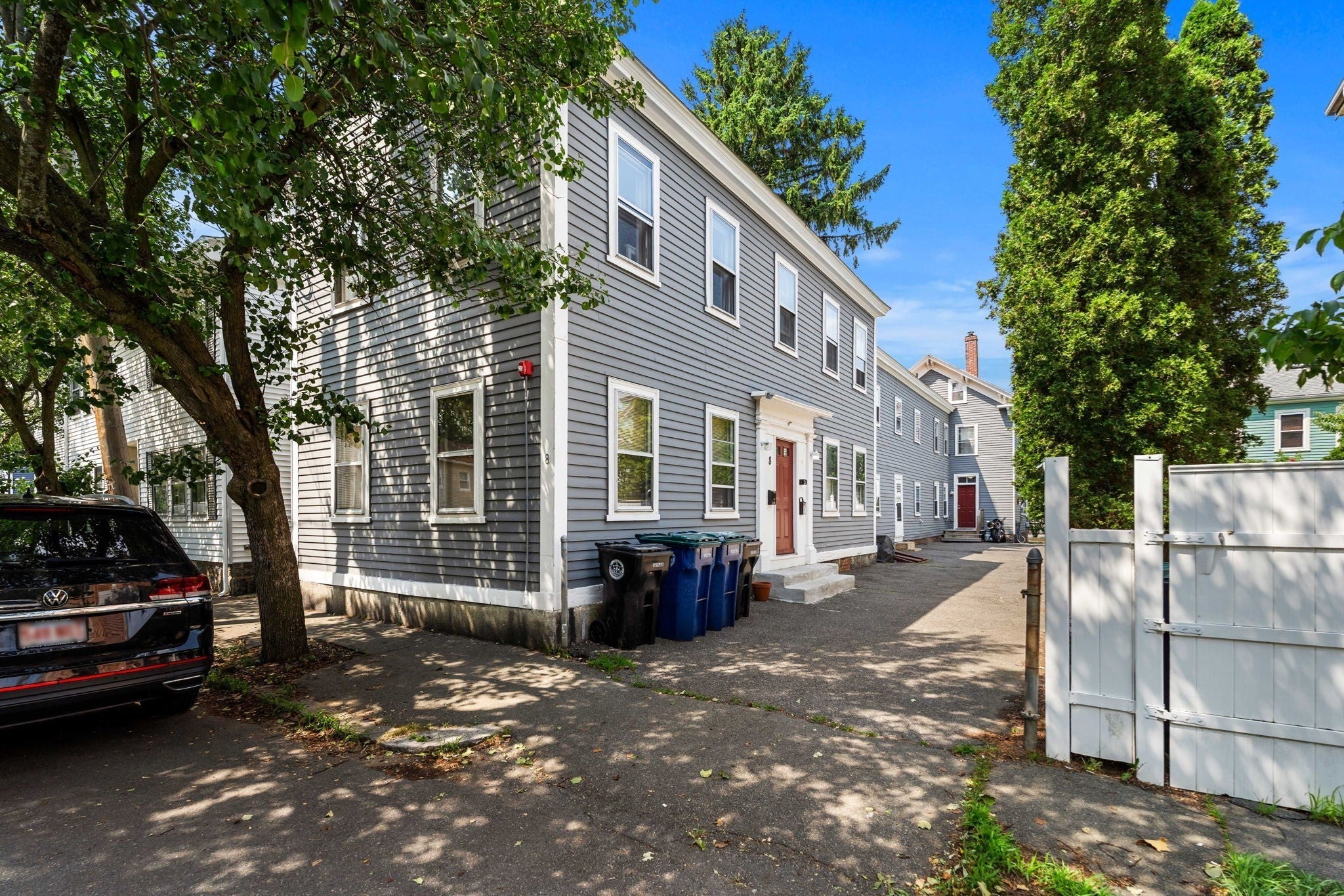 8 Saunders St